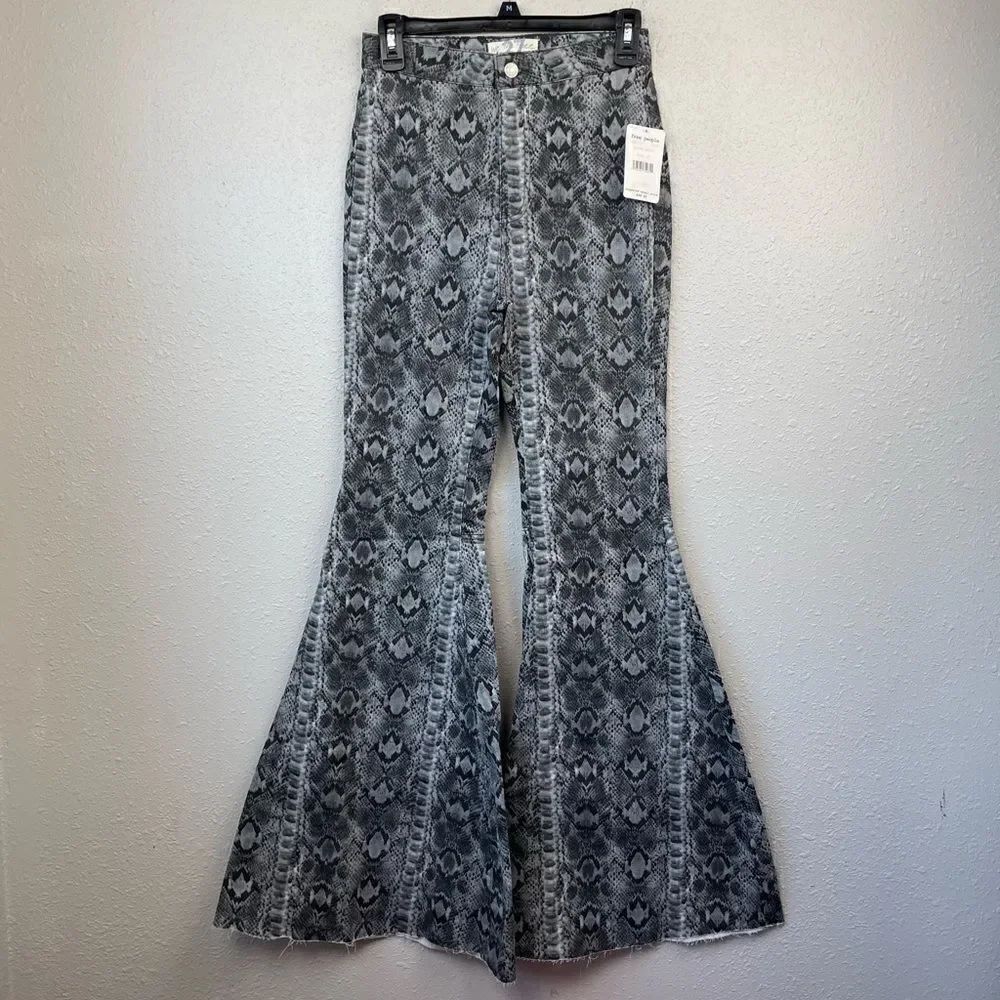 NWOT We The Free Snake Skin Print Size 24